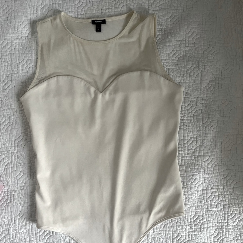 Women’s bodysuit size M express